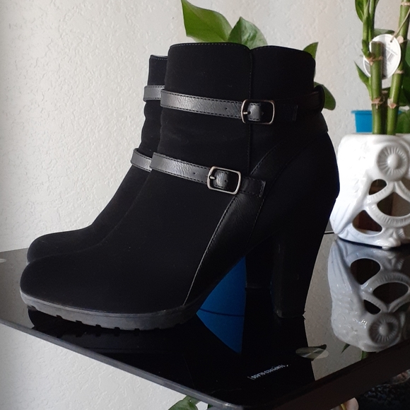 White Mountain Shoes - WHITE MOUNTAIN 6M Sebella ankle boots